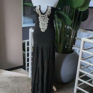 VENUS Black Strapless Plunge Gown